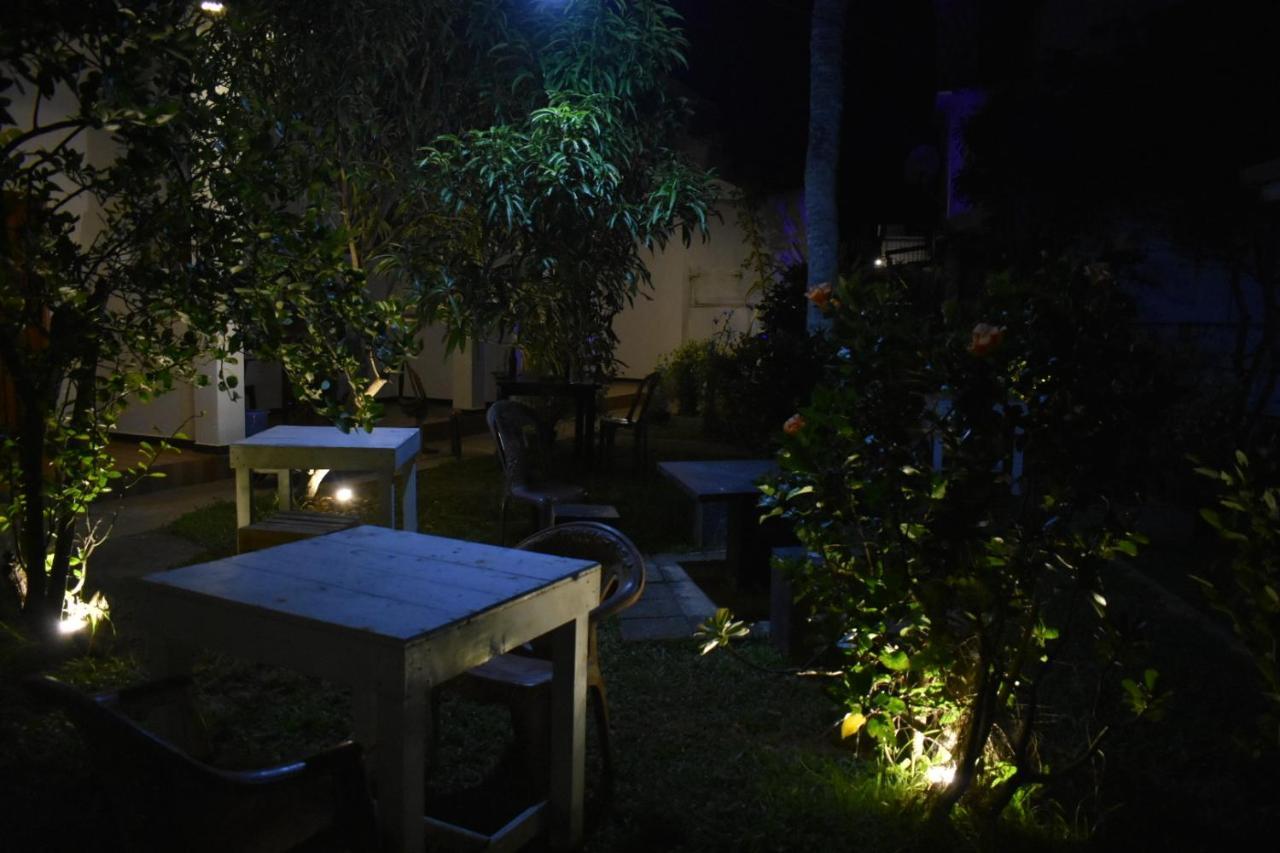 Aroma Guest House Mirissa Exterior foto
